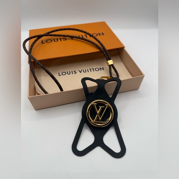 Louis Vuitton silicon phone holder…. NIB full inclusion … - Picture 1 of 13